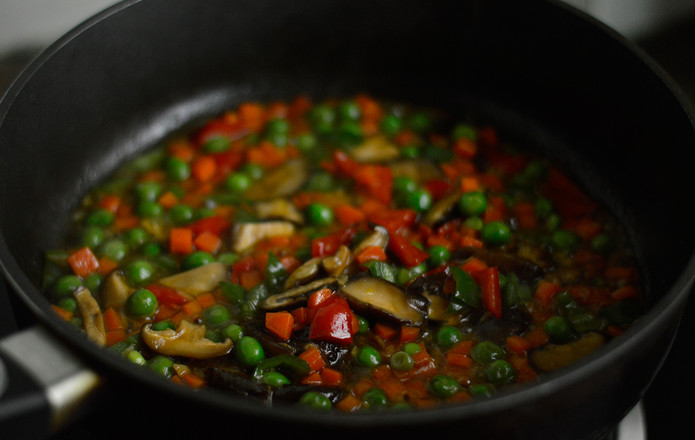 Stir-fried Peas with Mushrooms recipe