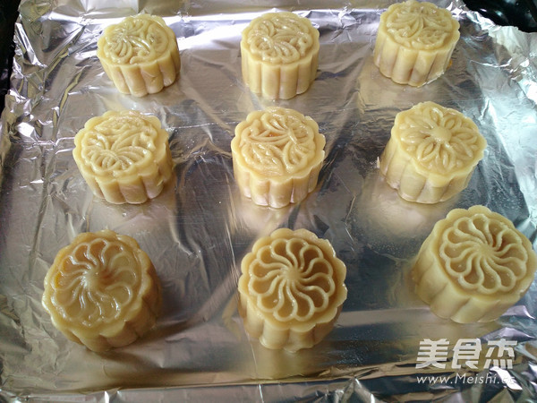 Mooncakes with Egg Yolk and Lotus Seed Paste recipe