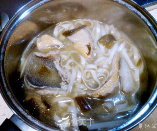 Yellow Croaker Simmered Noodles recipe