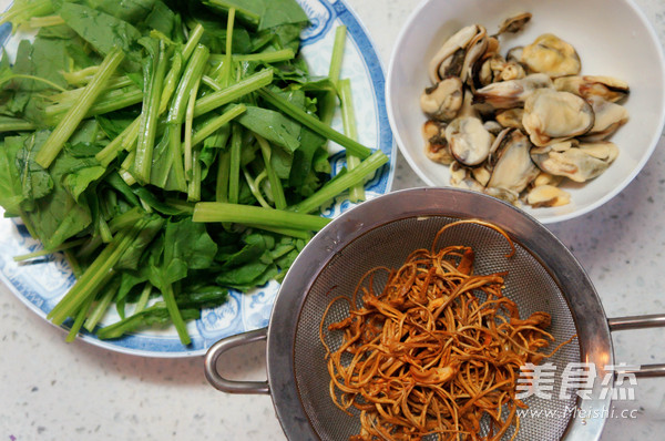 Salad with Mussels and Spinach recipe