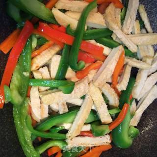 Stir-fried Vegetarian Chicken with Green and Red Peppers recipe
