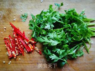Coriander Mixed with Shredded White Radish recipe