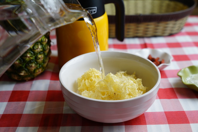 Wolfberry Pineapple Tremella Soup recipe