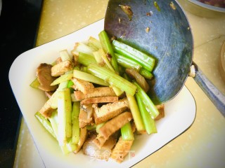 Celery Stir-fried Dried Tofu recipe