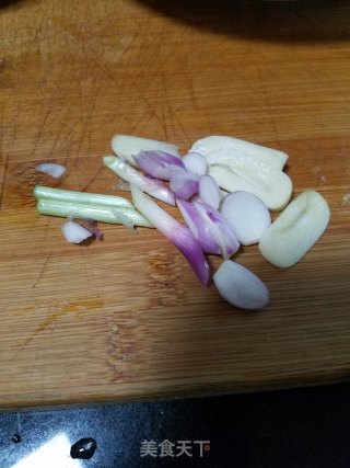 Fried Sausage with Snow Pea recipe