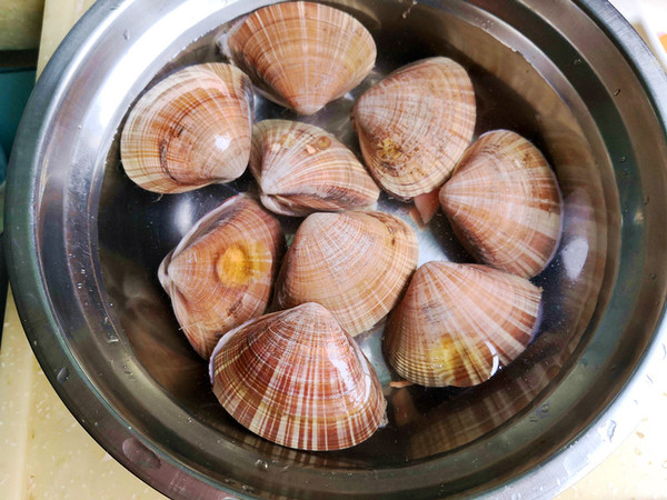 Kidney Bean Noodles with Yellow Clams recipe