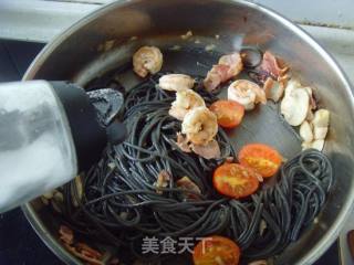 [shi Shangqi Western Food Competition Area]: Italian Style---bacon, Mushrooms, Shrimps and Squid Sauce Noodles recipe