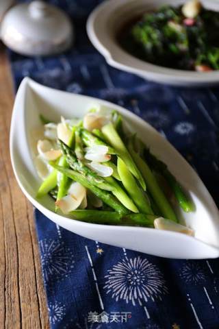 Stir-fried Asparagus with Lily recipe