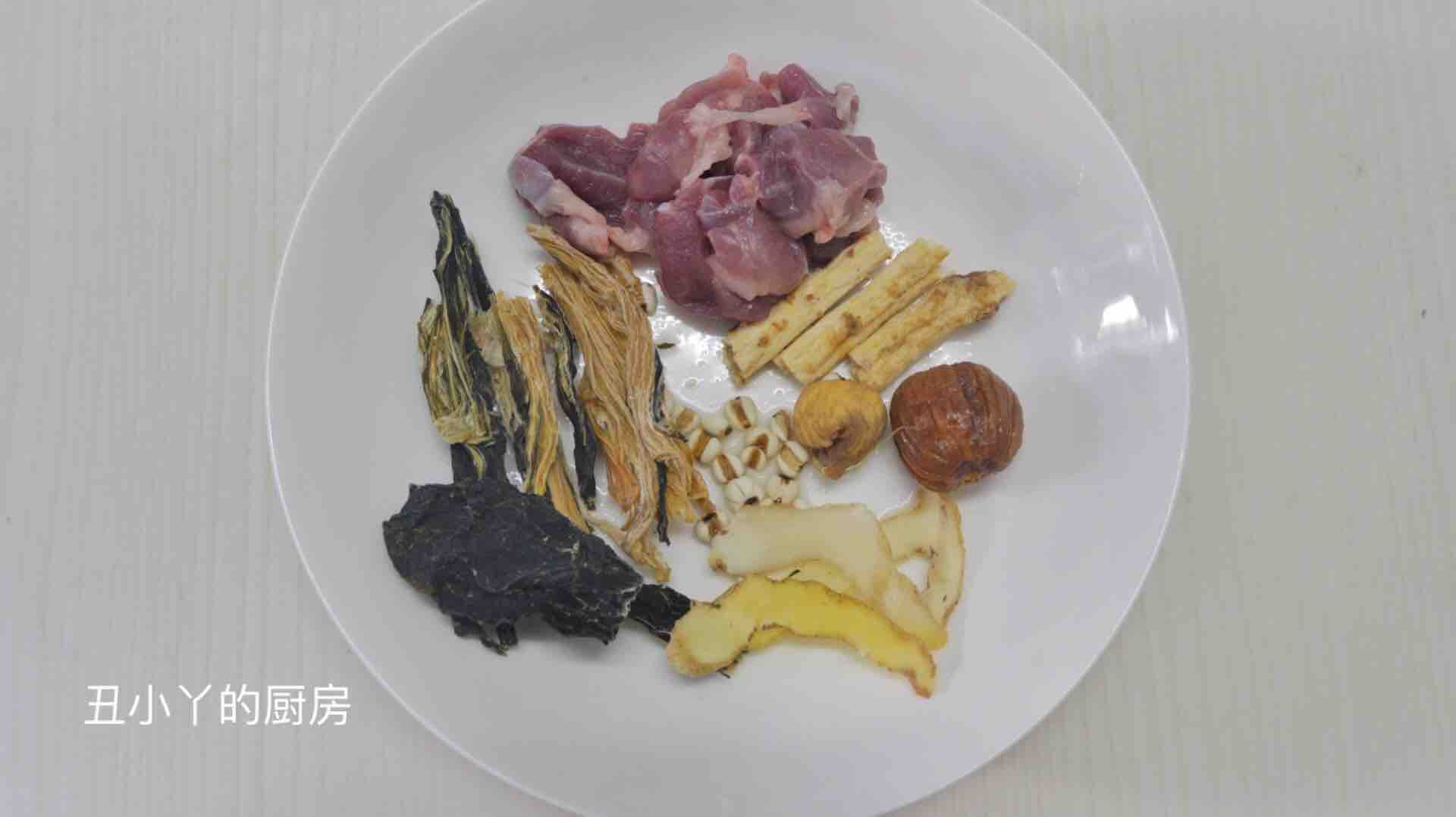 Dried Vegetables and Figs Pork Ribs Soup recipe