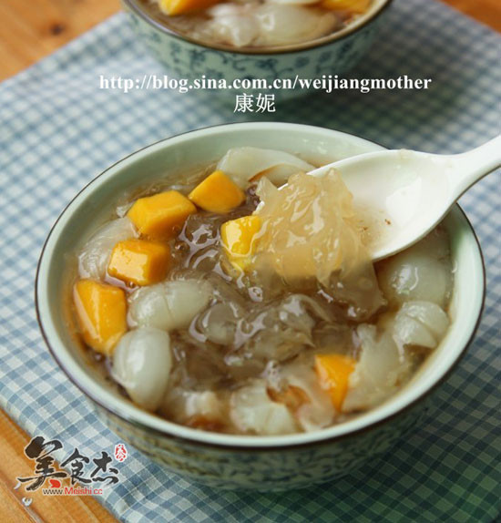 Peach Gum Snow Lotus Seed Tremella Soup recipe
