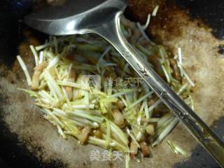 Stir-fried Pork Belly with Leek Sprouts recipe