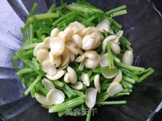 Lily Mixed with Parsley recipe