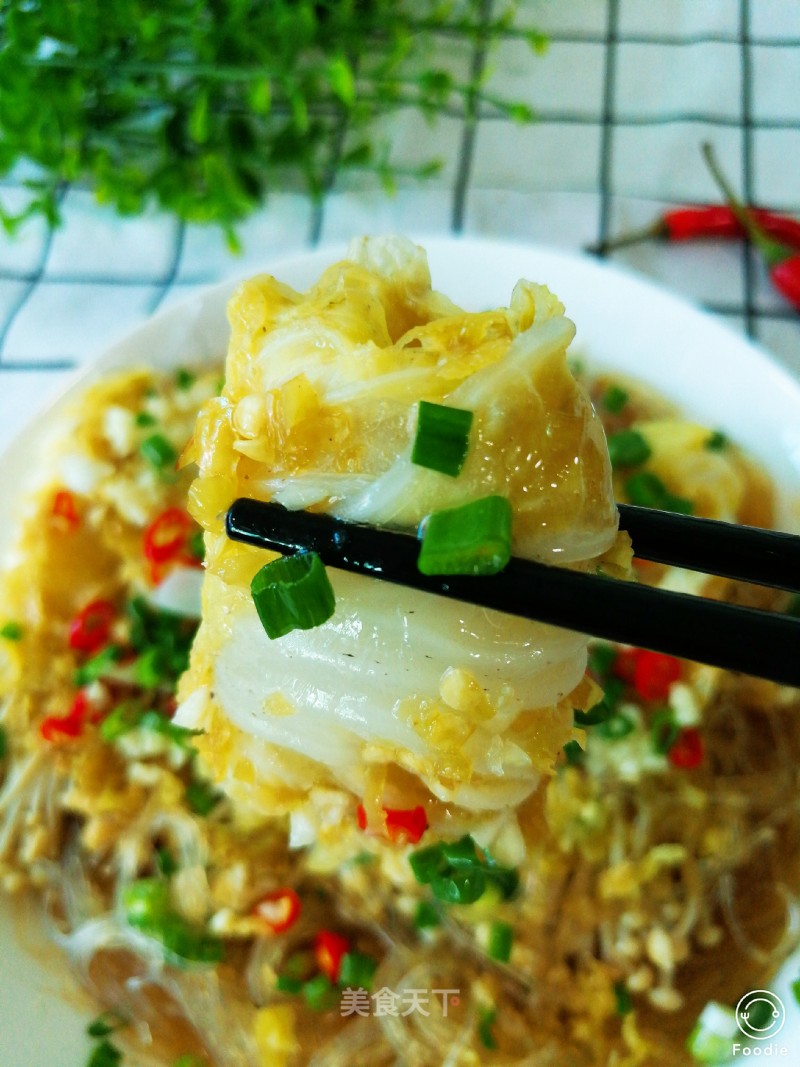 A Delicious Vegetarian "pickled Pepper Vermicelli Steamed Golden Needle Roll"