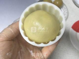 Cantonese-style Lotus Paste and Egg Yolk Mooncakes recipe