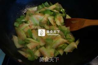 Stir-fried Peppers with Watermelon Peel recipe