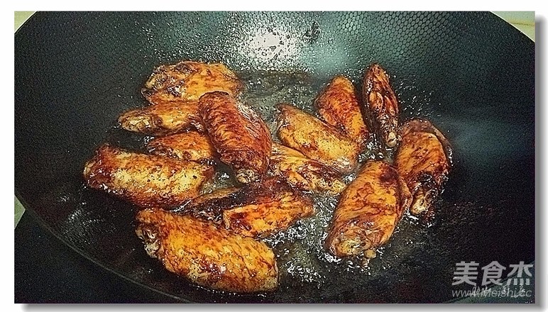 Grilled Chicken Wings with Dry Mushroom recipe