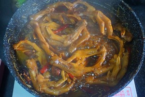 Sauce-flavored Duck Feet recipe