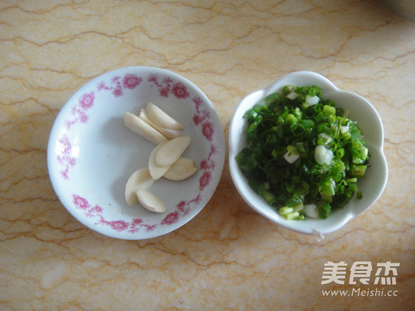 Stir-fried Shredded Pork with Bailing Mushroom and Mustard recipe