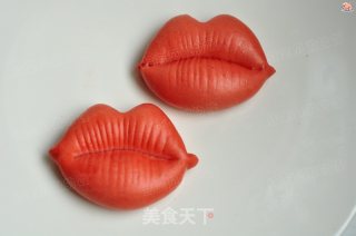 Sexy Lips Buns recipe