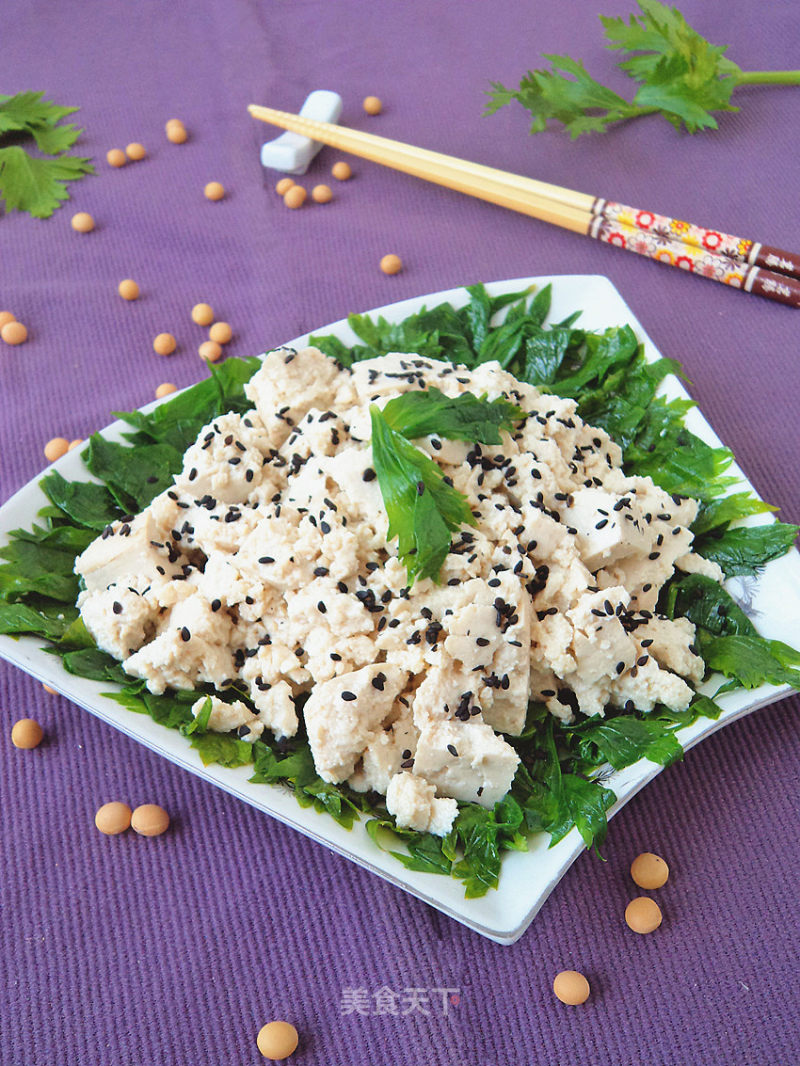 Tofu Mixed with Celery Leaves recipe