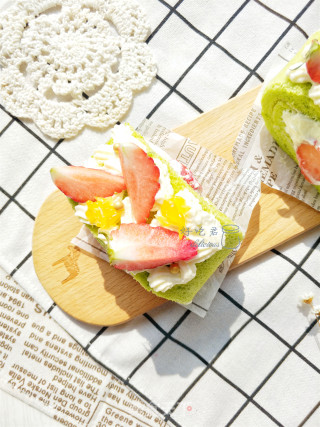 Strawberry Cream Cake Roll recipe