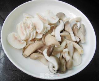 Nourishing Yin and Calming Liver Fire--mushroom, Flower and Clam Soup recipe