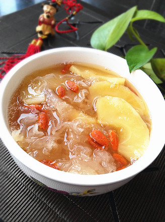 Apple Tremella Wolfberry Soup recipe