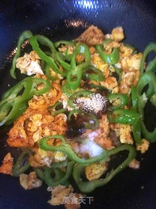 Temptation ~ Fried Instant Noodles with Eggs recipe