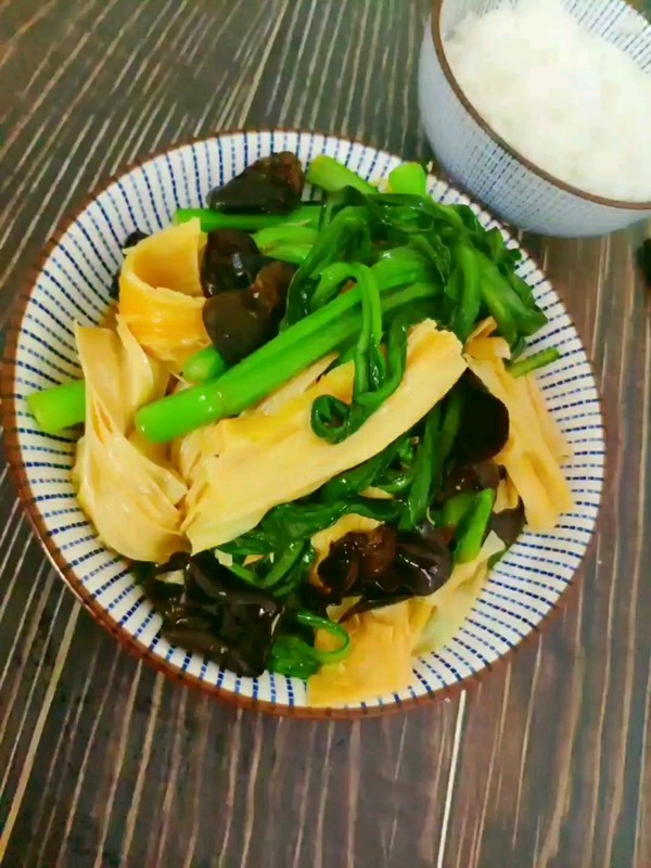 Fried Cabbage with Yuba and Fungus recipe