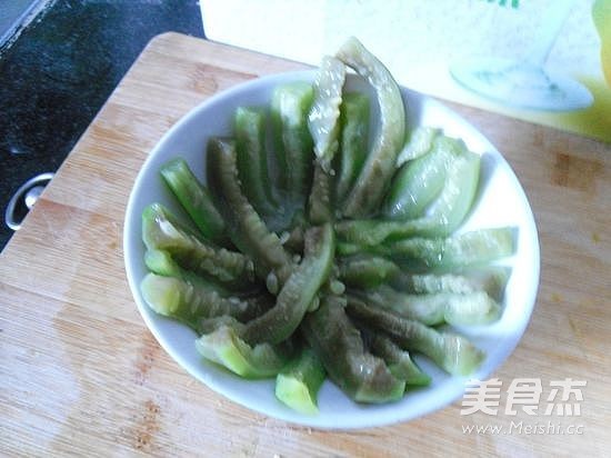 Steamed Loofah with Sea Rice recipe