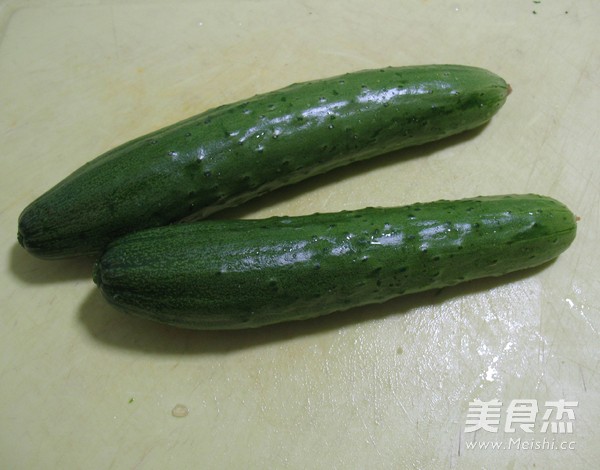 Cucumber with Golden Needle Mushroom recipe