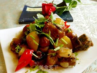 Stir-fried Pork Ribs with Chestnut and Potato recipe