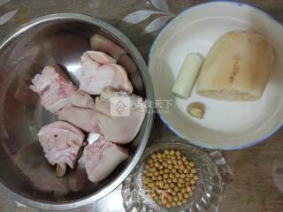 Stewed Pork Knuckles with Lotus Root recipe