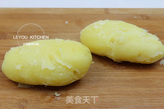 Steamed Potatoes with Chopped Pepper recipe