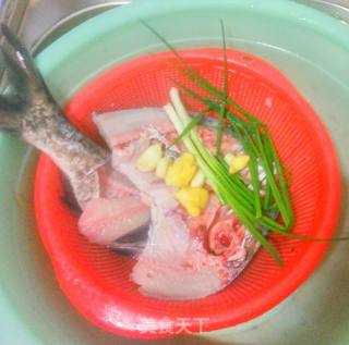 Steamed Silver Carp with Chopped Peppers recipe