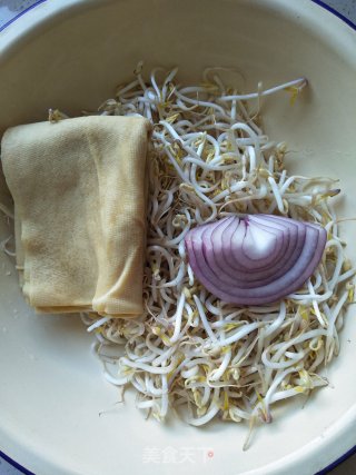 Fried Bean Sprouts with Onion recipe