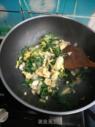 Scrambled Eggs with Spinach and Clams recipe