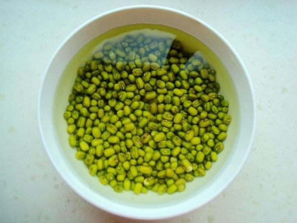 Colorful Quinoa and Mung Bean Porridge recipe
