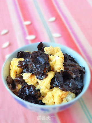 Scrambled Eggs with Fungus recipe