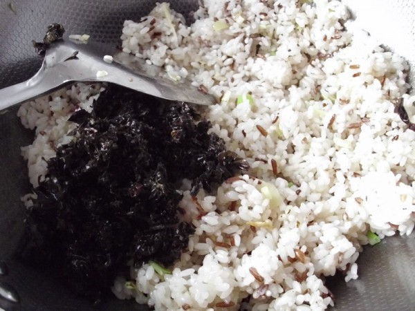 Fried Rice with Seaweed and Egg recipe