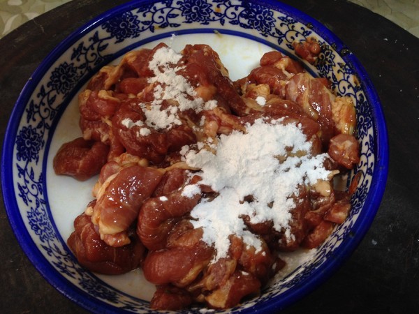 Braised Noodles with Carob Pork Slices recipe