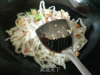 Stir-fried Hor Fun with Cabbage Hot Dog recipe