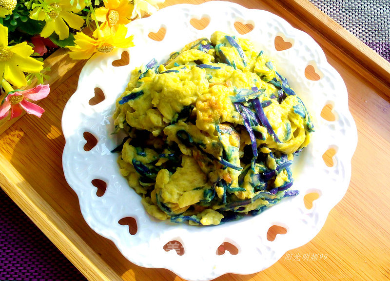 Scrambled Eggs with Purple Cabbage recipe