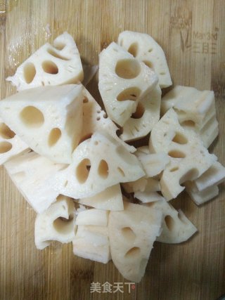 Bone Meat and Lotus Root Soup recipe