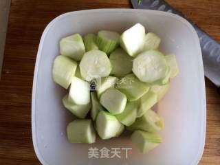 Loofah and Fungus Vermicelli Soup recipe