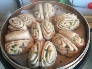 Scallion Brown Wheat Rolls recipe