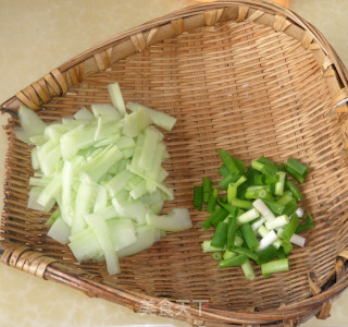 Fried Pork with Old Cucumber recipe