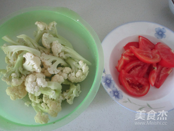 Stir-fried Cauliflower with Tomatoes recipe