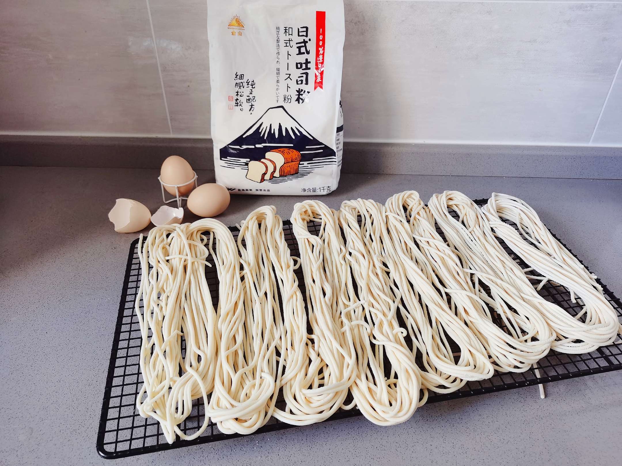 Homemade Noodles with Eggs, The Roots are Firm and Smooth recipe