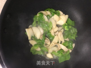 Fried Fish Fillet with Green Pepper and Pleurotus Eryngii recipe